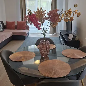 Teo Airport Residences Отопени
